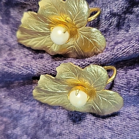 Sarah Coventry Vintage Leave With Faux Pearl Brooch And Clip On Earring Set - Picture 11 of 11